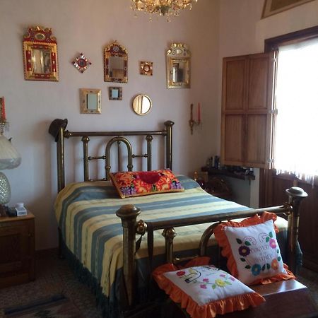 La Casa De Piedra Panzió El Carmen  Kültér fotó